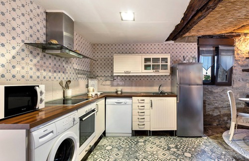 Caldearenas House | Holiday Home 'Regalate Paz 2' with Mountain View, Private Pool and Wi-Fi