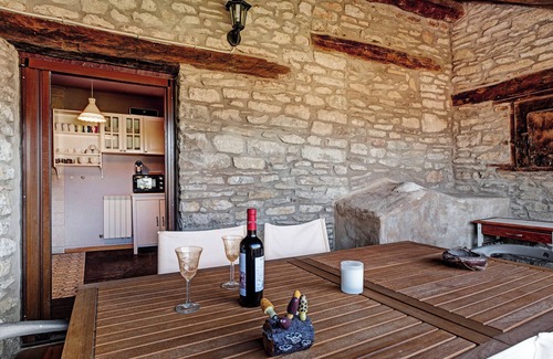 Caldearenas House | Holiday Home 'Regalate Paz' with Mountain View, Shared Pool and Wi-Fi