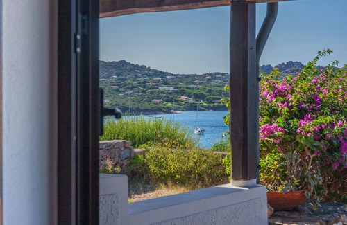 Palau House | Holiday Home 'Residence La Virginia' with Sea View, Private Terrace and Private Garden