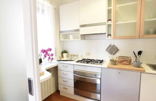 Flaminio House | Holiday Home 'Romantic Apartment Metro Flaminio' with Wi-Fi and Air Conditioning
