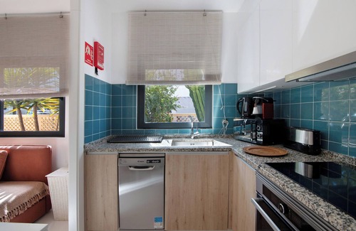 Bernarda House | Holiday Home 'Rooftop Retreat' with Sea View, Wi-Fi and Air Conditioning
