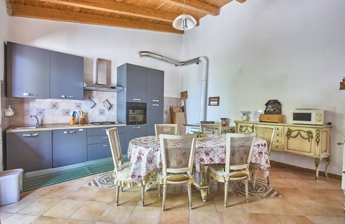 Gioiosa Marea House | Holiday Home 'Rustico 'al Casale' with Sea View, Shared Garden and Wi-Fi