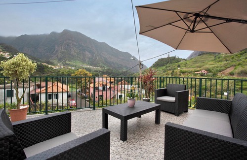 Sao Vicente House | Holiday Home 'São Vicente' with Mountain View, Terrace & Wi-Fi