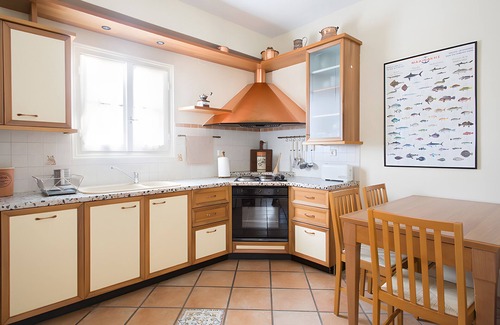 Posidonia House | Holiday Home 'Sunset Retreat Marie' with Sea View, Wi-Fi and Air Conditioning