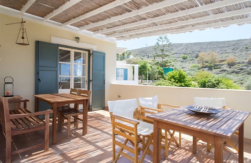 Posidonia House | Holiday Home 'Sophia' with Sea View, Wi-Fi and Air Conditioning