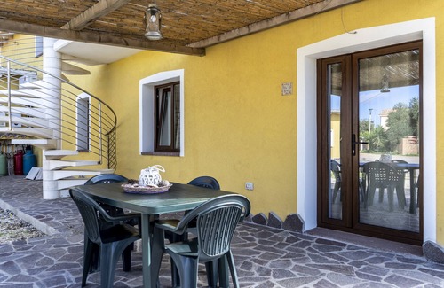 Sant'Anna Arresi House | Holiday Home 'Su Giuali' with Terrace & Wi-Fi