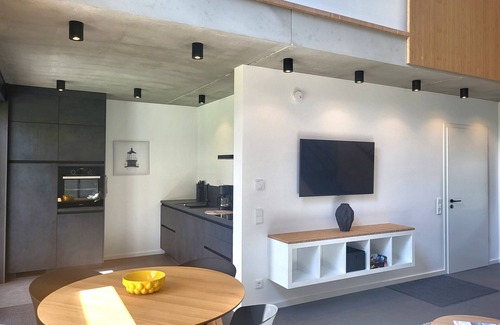 Muldestausee House | Holiday Home 'Schlossterrassen 8b' with Lake View, Private Terrace and Wi-Fi