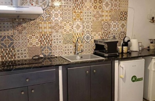 Syros House | Holiday Home 'Seagull Syros Seaside' with Sea View, Private Terrace and Wi-Fi