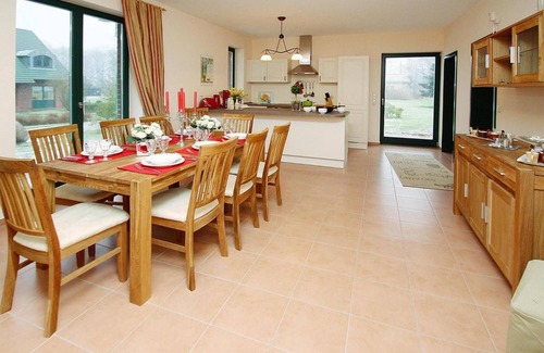 Dummer House | Holiday Home 'Seeadler Am Dümmer' with Lake View, Private Terrace and Wi-Fi
