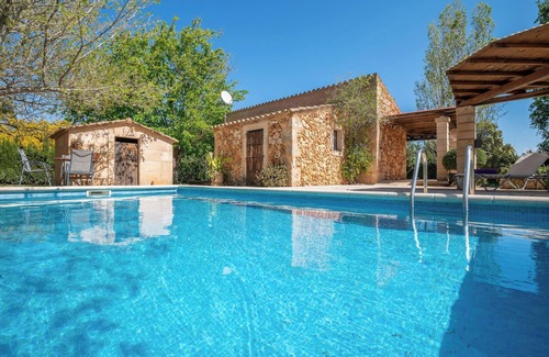 Algaida House | Holiday Home Ses Tendes with Wi-Fi, A/C, Pool, Garden & Terrace; Parking Available