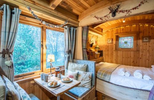 Balnain House | Holiday Home Shepherds Hut by Interhome