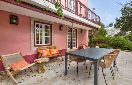 Sintra House | Holiday Home 'Sintra Coração De Jesus' with Private Garden