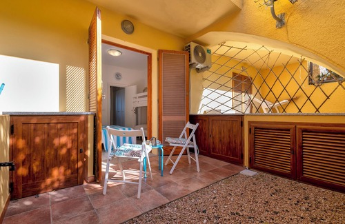 Paduledda House | Holiday Home 'Sky View' with Sea View, Shared Pool and Air Conditioning