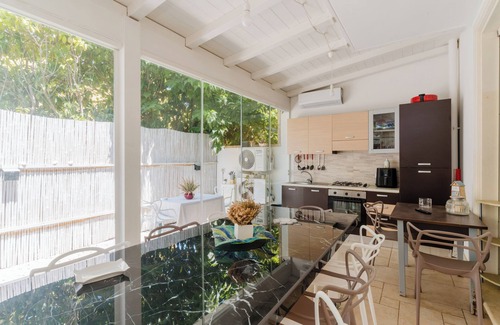 Santa Maria al Bagno House | Holiday Home 'Sofia' with Shared Pool, Balcony and Air Conditioning