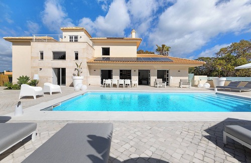 Carvalhal House | Holiday home ‘Soltroia Beach Court Villa’ with private heated pool, Wi-Fi and air conditioning