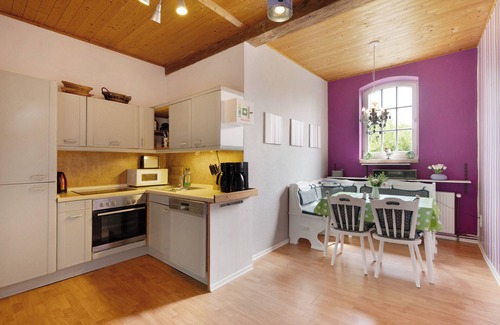 Schlagsdorf House | Holiday Home 'Starenhof' with Private Terrace, Private Garden and Wi-Fi