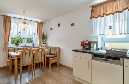 Markdorf House | Holiday Home 'Storchennest' with Private Terrace, Private Garden and Wi-Fi