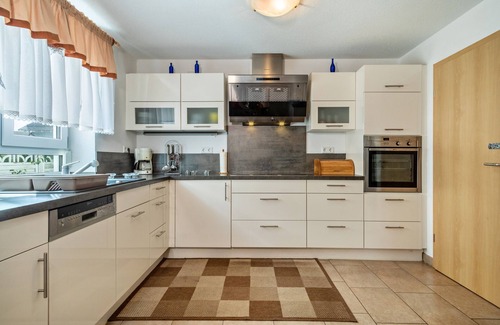 Markdorf House | Holiday Home 'Storchennest' with Private Terrace, Private Garden and Wi-Fi