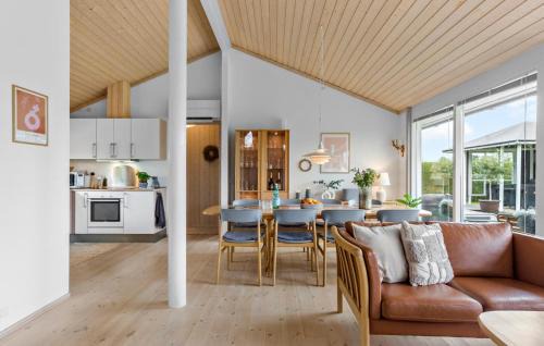 Næsby Strand House | Holiday Home Stubbegårdsparken