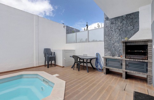Seixal House | Holiday Home 'Sunset' with Private Pool, Wi-Fi and Air Conditioning