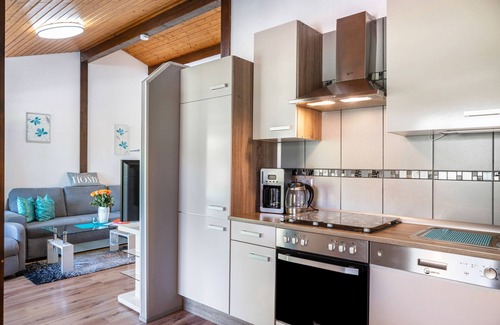 Machtlos House | Holiday Home 'Sweet Home' with Mountain View, Private Terrace and Wi-Fi