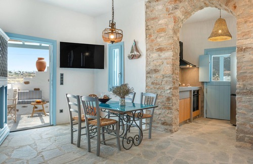 Apollonia House | Holiday Home 'Sylvia's Home' with Sea View, Wi-Fi and Air Conditioning