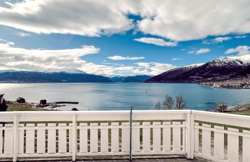 Balestrand House | Holiday Home Tantestova by Interhome