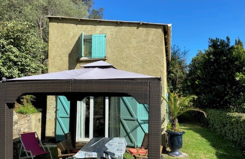 San-Giuliano House | Holiday Home 'Terra Rossa' with Private Terrace and Air Conditioning