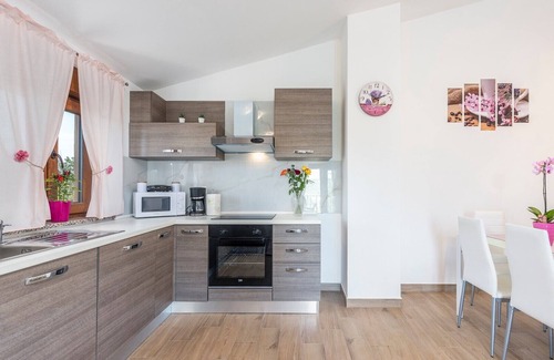 Groznjan House | Holiday Home Terre Bianche with Private Pool and Whirlpool