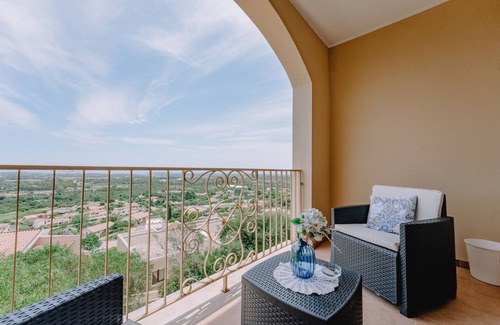Is Molas House | Holiday Home "The Seaside Retreat" with Sea View, Shared Garden & Wi-Fi
