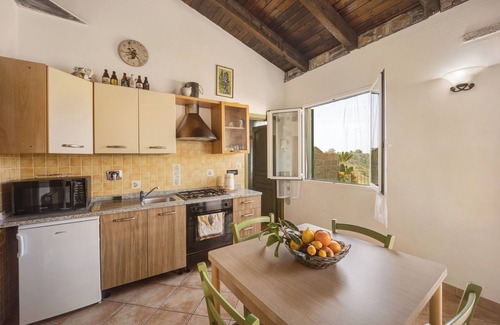 Pompeiana House | Holiday Home 'Tutti i Frutti' with Sea View & Shared Pool