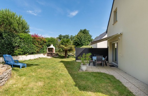 Ploeren House | Holiday Home 'Ty Gwen' with Private Terrace, Private Garden and Wi-Fi