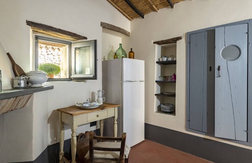 Bari Sardo House | Holiday Home "Un Gioiello in Centro Storico" with Private Garden & Wi-Fi
