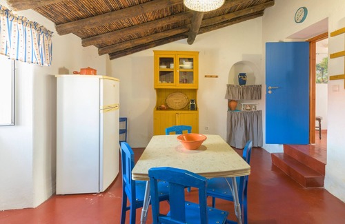 Sao Luis Apartment | Holiday Home 'Vale De Gaios' with Mountain View, Wi-Fi and Air Conditioning