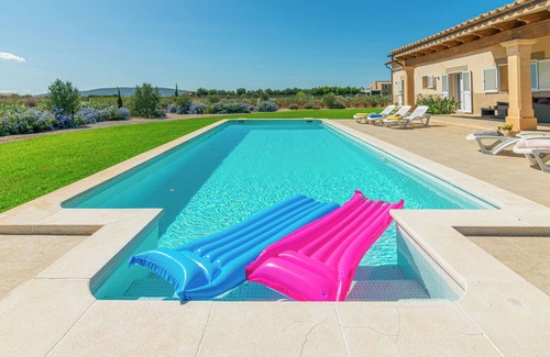 Binissalem House | Holiday Home 'Vanessa' with Mountain View, Private Pool and Air Conditioning