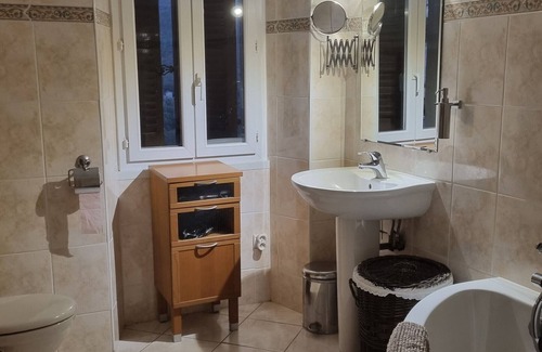 Guiselle House | Holiday Home 'Venaco' with Shared Terrace, Wi-Fi and Air Conditioning
