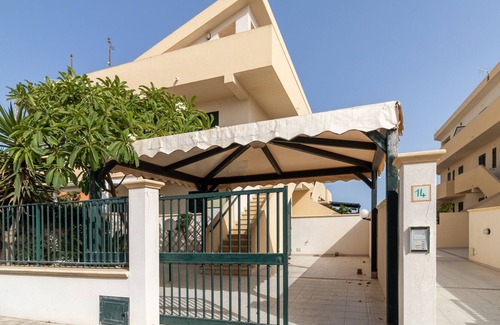 Punta Braccetto House | Holiday Home 'Villetta Punta Braccetto' with Sea View, Terrace & A/C