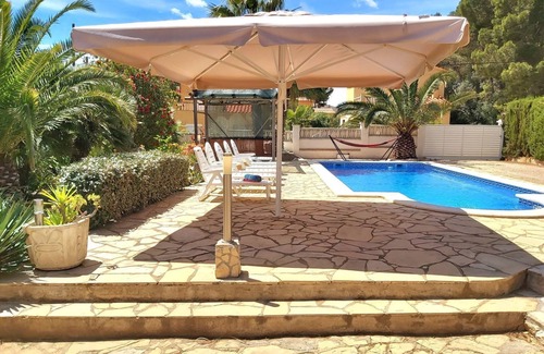 Les Tres Cales House | Holiday Home 'Villa Sahra' with Mountain View, Wi-Fi and Air Conditioning