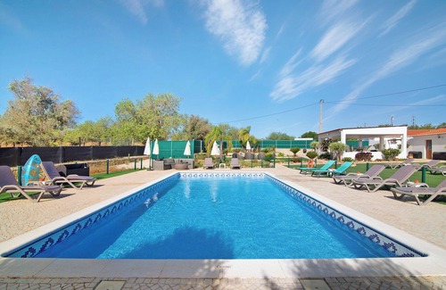 Albufeira House | Holiday Home 'Villa Assumadas' with Mountain View, Wi-Fi and Air Conditioning