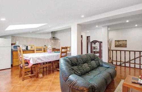 Fonte Boa House | Holiday Home 'Villa Com 4 Apartamentos' with Shared Pool, Private Terrace and Wi-Fi