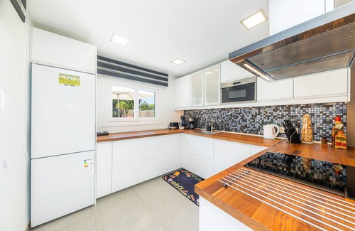 Son Moll House | Holiday Home 'Villa Neptuno' with Private Pool, Wi-Fi and Air Conditioning
