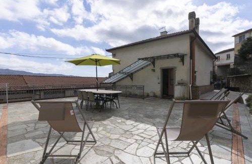 Villa Viani House | Holiday Home Villa Fontana Vecchia by Interhome