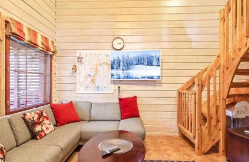 Akaslompolo House | Holiday Home Villa hytönen 2 by Interhome