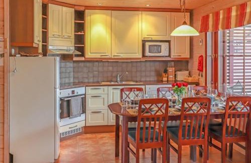 Akaslompolo House | Holiday Home Villa hytönen 3 by Interhome
