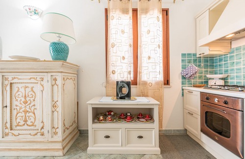 Canai House | Holiday Home 'Villa Chiara' with Mountain View, Garden & A/C