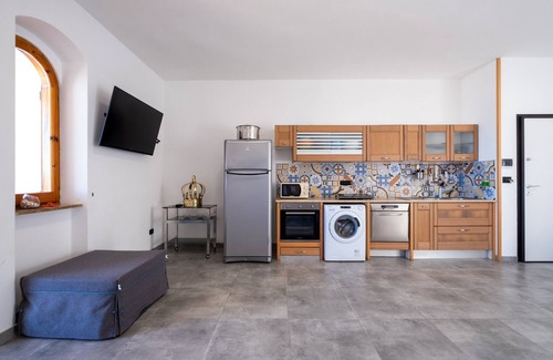 Sant'Isidoro House | Holiday Home 'Villa Gaudì - Güell' with Sea View, Wi-Fi and Air Conditioning