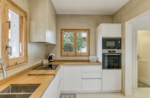 S'Agaro House | Holiday Home 'Villa La Barrufa' with Shared Pool, Private Terrace and Wi-Fi