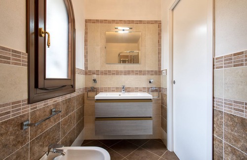Punta De Su Turrione House | Holiday Home "Villa Rossana" with Shared Pool & Wi-Fi