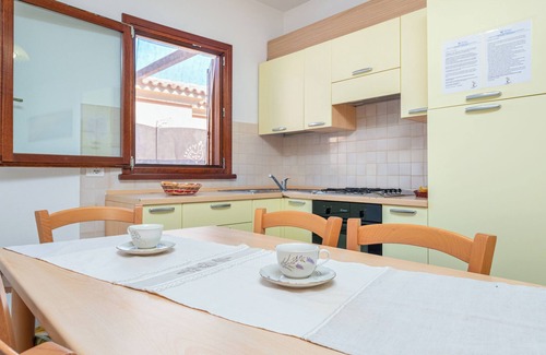 San Teodoro City Centre House | Holiday Home 'Villetta Bifamiliare 2' with Wi-Fi, A/C, Terrace & Garden