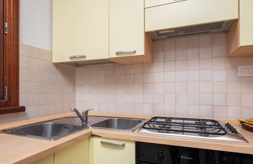 San Teodoro City Centre House | Holiday Home 'Villetta Bifamiliare 2' with Wi-Fi, A/C, Terrace & Garden